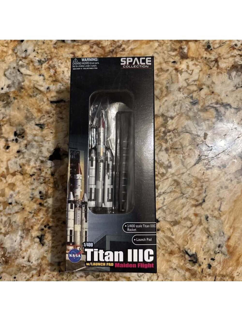 Dragon Wings 56341 TITAN III C WITH LAUNCH PAD MAIDEN FLIGHT Scale Model 1:400